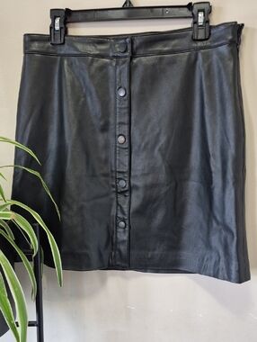 RW&CO. Black Faux Leather Button-Front Mini Skirt
